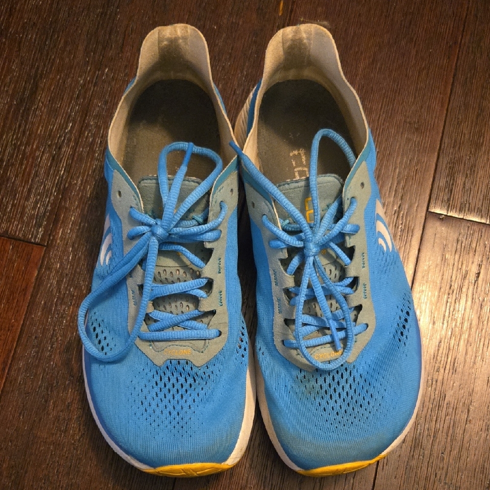 Topo Cyclone Women's Size 8.5